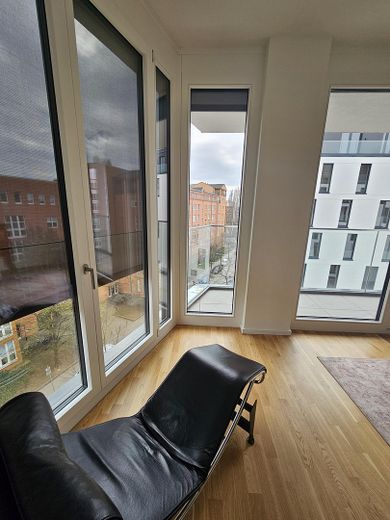 4 Zimmer Wohnung mit direktem Spreeblick und Weitblick über die Stadt – Zimmer mit Südloggia