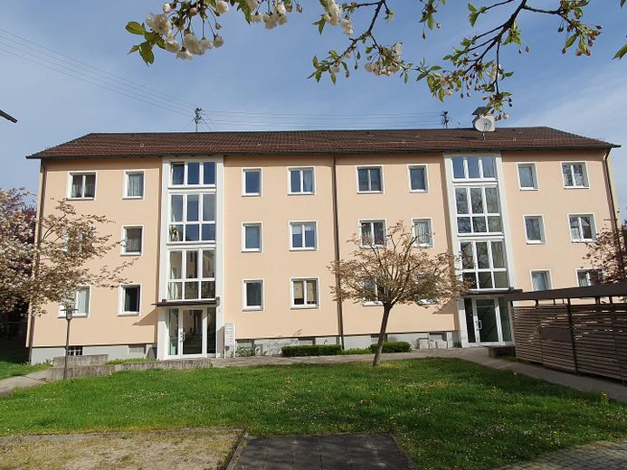 Bel appartamento di 2 locali nel cuore di Vöhringen con riscaldamento centralizzato – Außenansicht