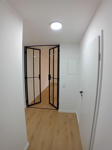 Frisch sanierte 2,5-Raum-Wohnung in ruhiger Lage – Flur