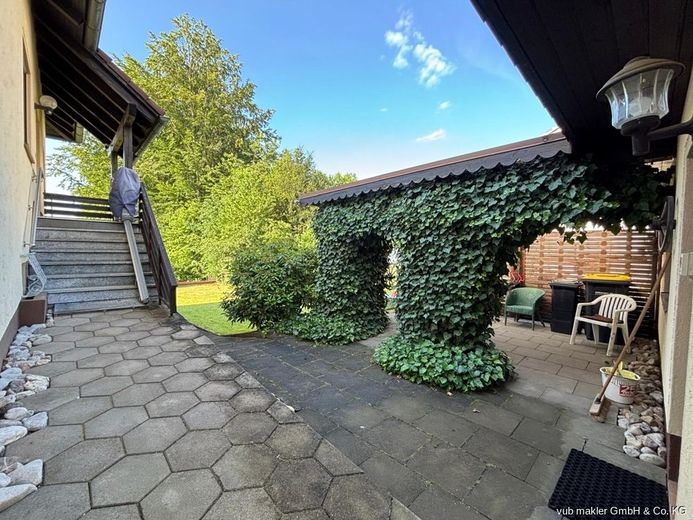 Stilvolles Einfamilienhaus mit Einliegerwohnung und großzügigem Grundstück in Arzberg – VUB0002479-3