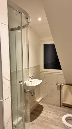 Appartamento completamente ristrutturato e arredato con 3 stanze in condivisione e giardino – Foto 22
