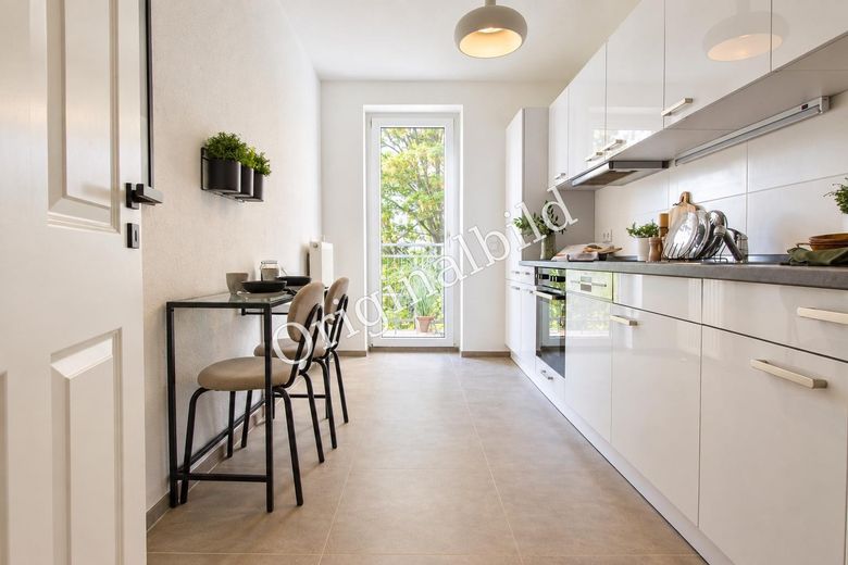 Move in immediately! Freshly renovated! Fitted kitchen and balcony! – Photo 3