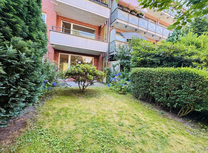 Wohnen wie im eigenen Haus – renovierte 3 -Zimmer Wohnung mit großer Terrasse & Garten – Gartenblick