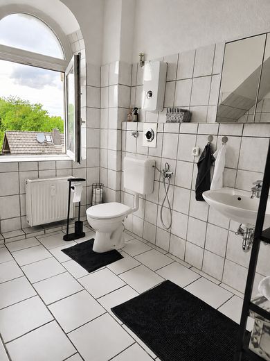 Jobcenter– deine neue Wohnung ist fertig! Job Center–Your new apartment is ready for you to move in! – Badezimmer