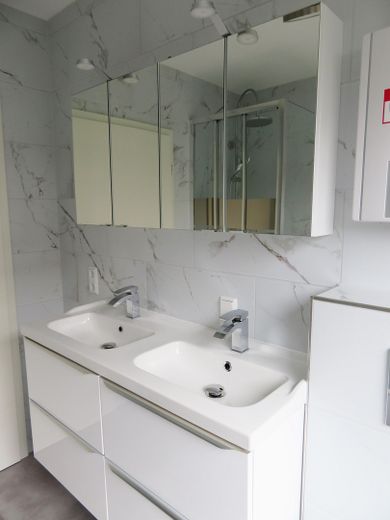 *Erstbezug nach Sanierung* 4 ZKB-Whg. 104 m² mit Terrasse & optionaler EBK – Doppelwaschbecken 2