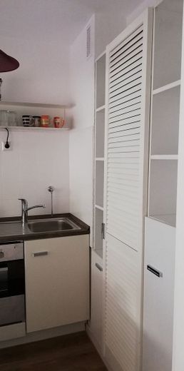 Fully equipped apartment, central city location near the hospital, immediately available, private sale – Foto 6