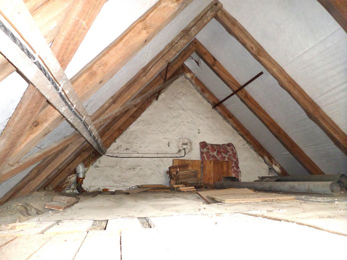 131 m² für Ihre Familie: 4 Schlafzimmer, 2 Bäder, 2 Garagen und keine Käuferprovision – Dachgeschoss
