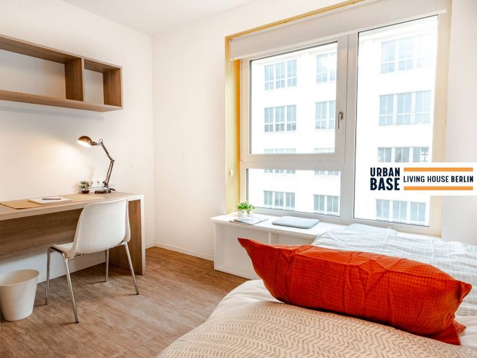 Modern living with URBAN BASE Berlin: Furnished student-room near HTW & Spree – Ansicht I: Wohn- und Schlafbe…