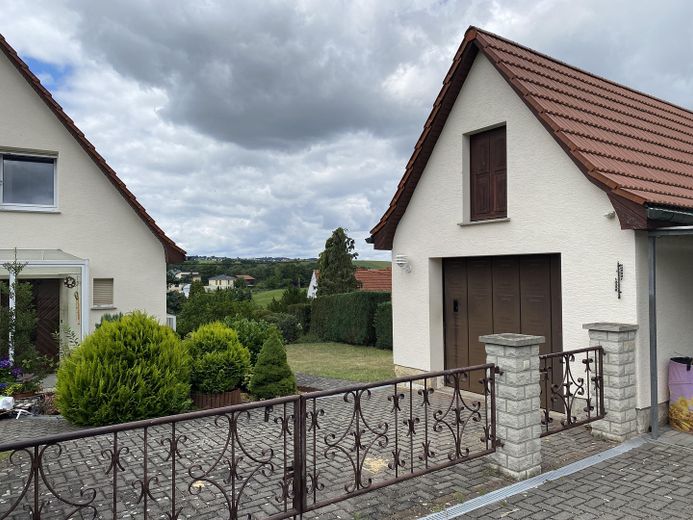 Zufahrt / Garage
