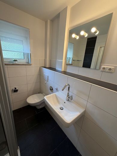 2‑Zimmer‑EG-Wohnung ideal als Kapitalanlage oder Eigennutzung – Badezimmer