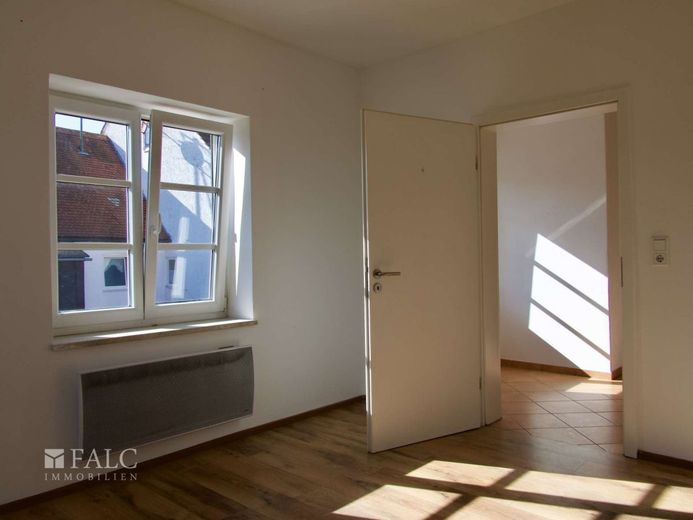 Einfach Mehr: Kernsaniertes und gepflegtes Stadthaus mit ELW. PV-Anlage, Batteriespeicher. Erbpacht. – 1. OG: Wohnen, Schlafen