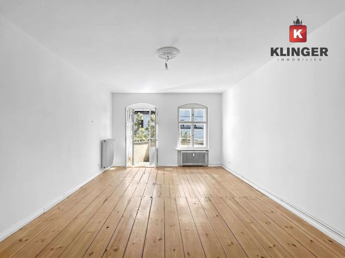 Repräsentatives Altbau-Juwel im beliebten Winterfeldtkiez: Großzügige 4-Zimmer-Wohnung mit Balkon – Wohnzimmer