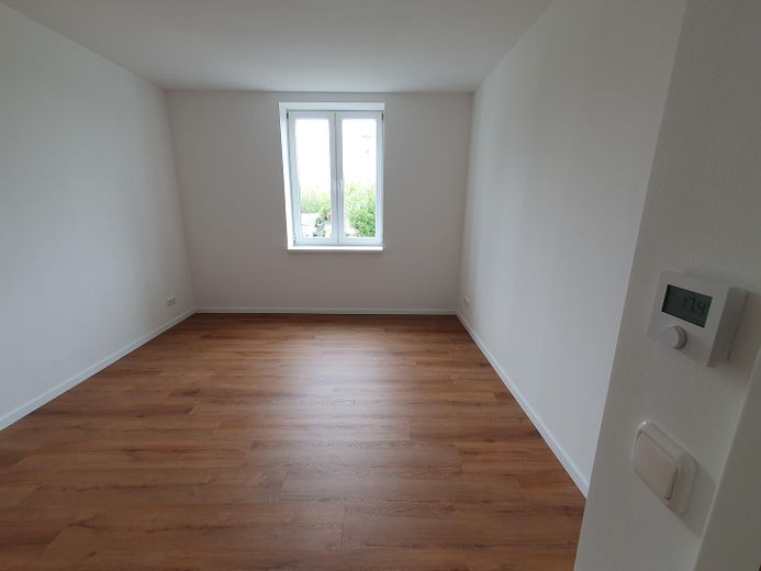Gerenoveerd EN direct beschikbaar: tuinappartement m. eigen ingang, vloerverwarming, meer- en stationsnabijheid – SZ li 1