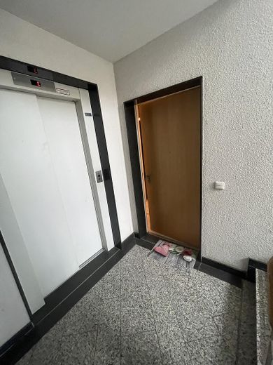 3 Zimmerwohnung am Alexanderplatz EG eigner Garten TG Möbliert Doorman – Eingang