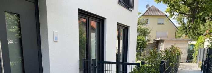 Haustüre und Zugang zum Garten