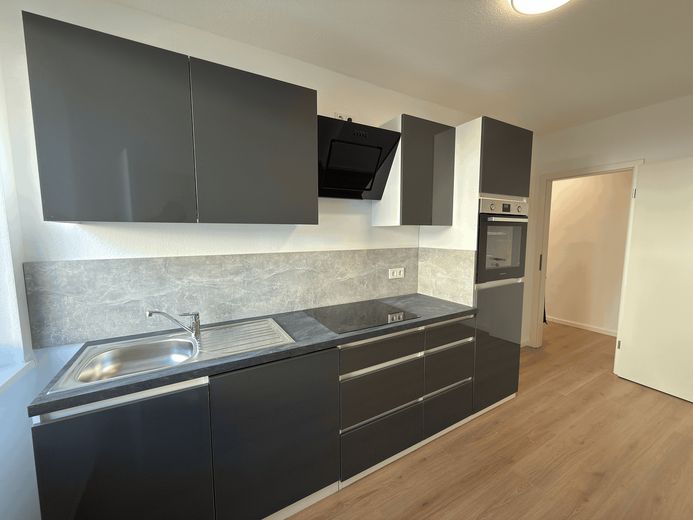 Modernisierte 2-Zimmer Wohnung mit Balkon im begehrten Rheingauviertel Wiesbaden – Küche
