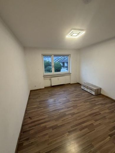 Luminoso appartamento di 3 locali con cucina e bagno a Oberhaunstadt – Schlafzimmer