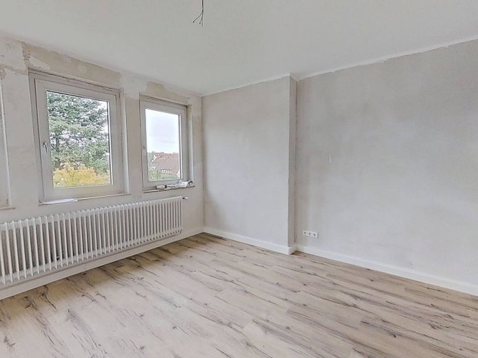 Bielefeld-Ummeln'de BALKONLU ve küvetli banyoya sahip şirin 2 odalı çatı katı dairesi – Ansicht I: Wohn- und Esszimmer
