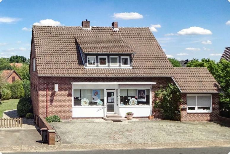 Uetze - Eltze - 2-Familienhaus mit Friseursalon - selber Wohnen plus Mieteinnahmen – Südseite