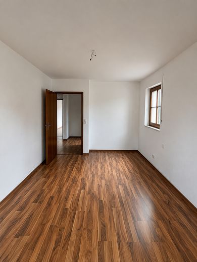 Teraslı ve ankastre mutfaklı aydınlık 2 odalı daire – Schlafzimmer