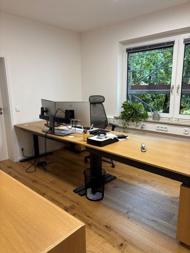Büro/Praxisräume zu vermieten – Büroraum
