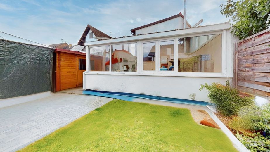 Ruhig gelegenes EFH mit Sanierungspotential | Balkon, Garten &amp; Wintergarten  | Garage inkl. – WIntergarten