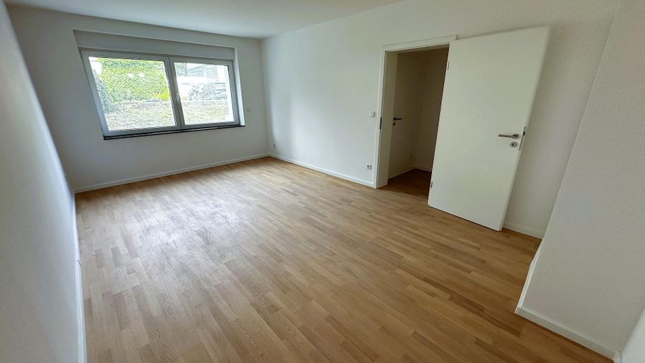 Rarità nella valle del Mühlbach – completamente ristrutturata vicino all'Ospedale universitario di Essen – Wohnzimmer Souterrain