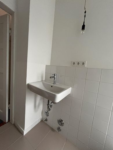 ***NEU***2-Zimmer Whg, teilsaniert & in Uni-Lage*** – Bad