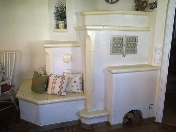 Kachelofen in Küche