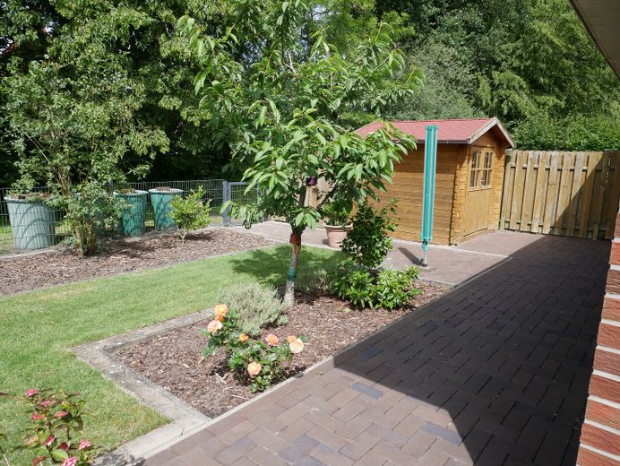 Hochwertig, Modern, in einmaliger grüner Lage – Gartenhaus