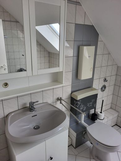 2 Zimmer Whg. mit Balkon in guter Lage von Würselen – Bad