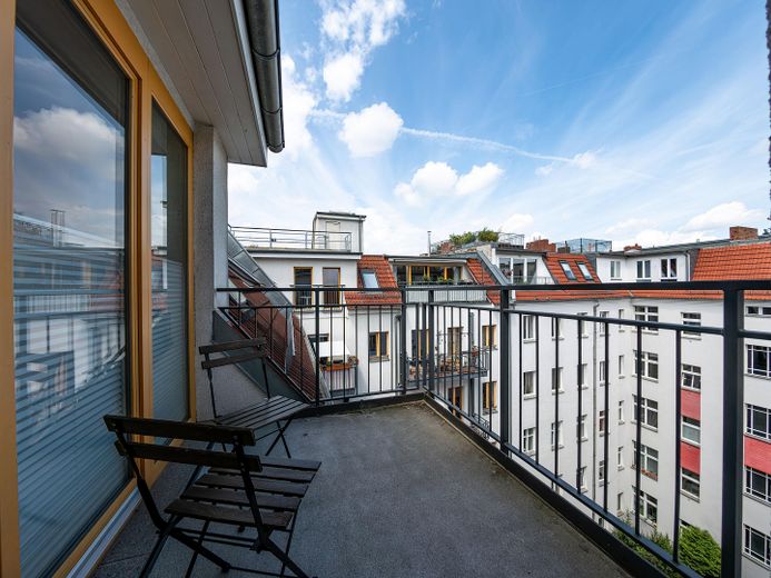 Elegante hochwertige DG-Wohnung nahe Kollwitzplatz – Frühstücksbalkon