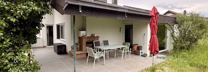 Von privat: Ruhiges Einfamilienhaus mit Einliegerwohnung und unverbaubarem Blick ins Grüne