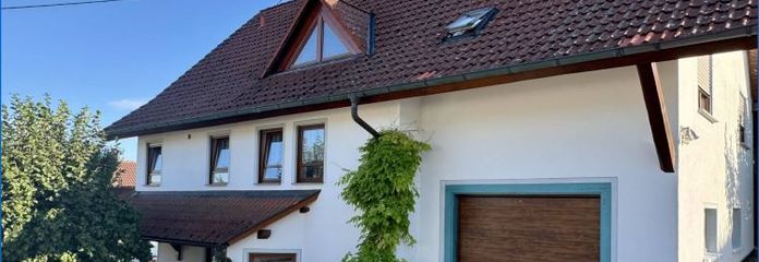Attraktives Generationshaus (2 FH), zwei großen Garagen und schöner Fernsicht, in ruhiger Ortsrandlage!