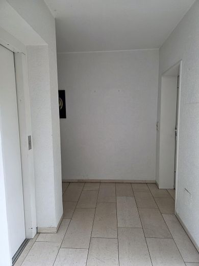 Rara opportunità nel Kreuzviertel: appartamento su due livelli, ca. 145 m², 4 locali, balcone – senza provvigione – 2. OG_Treppenhaus (2)