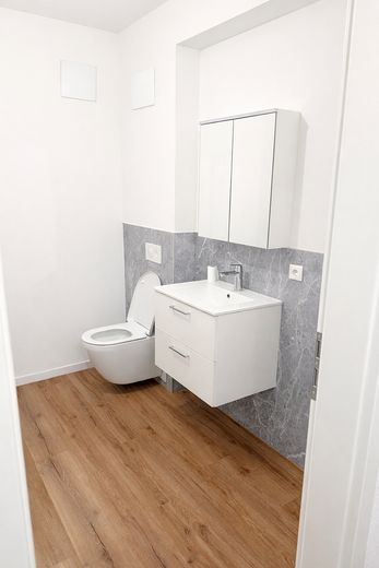 3-Zimmer Wohnung (64m²) mit Terasse und Gartenmitbenutzung in Puderbach zu vermieten, renoviert – Bad