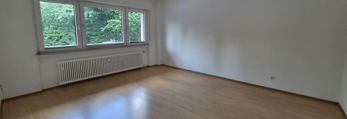 Attraktive 2-Zimmer-Eigentumswohnung mit EBK, sofort bezugsfrei! – Wohn- und Essbereich
