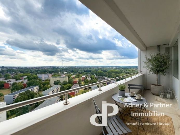 **VIVRE DANS L’IMMEUBLE RÉSIDENTIEL LE PLUS ÉLEVÉ DE BRAUNSCHWEIG - AVEC BALCON ET VUE SUR LE LAC** – Photo 1