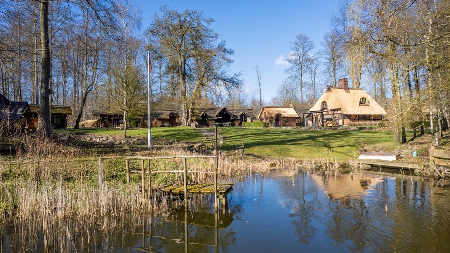 Reetdach - Anwesen in Alleinlage, 7315 qm Parkgrundstück Reetdachhaus See Teich Haus Reetdachkate – Foto 1