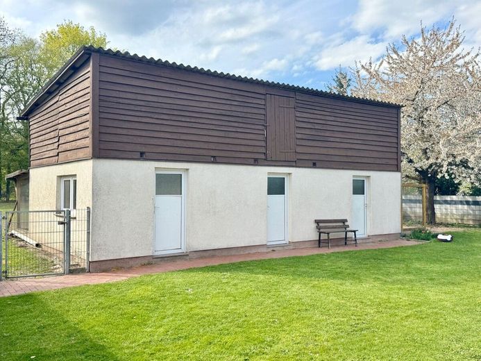HORN IMMOBILIEN ++ Haus mit Doppelgarage und Nebengebäude in Wodarg bei Altentreptow, ruhige Lage – Nebengebäude