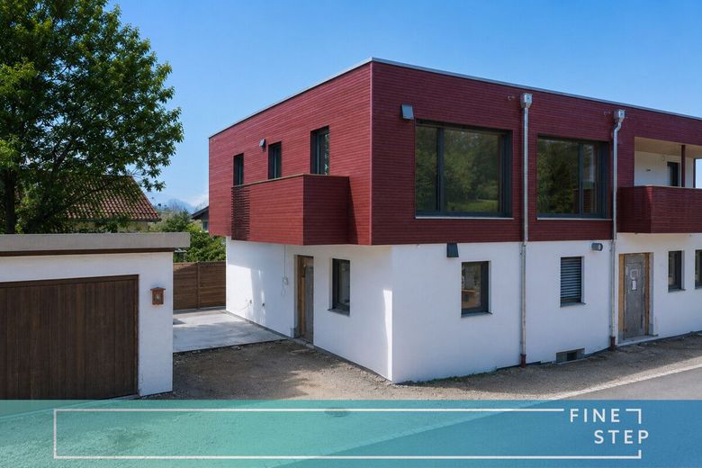 Stadtvilla mit kleinem Garten - Neubau Massivholzhaus am Waldrand mit 180m² Wohnfläche – FINESTEP Immoblien