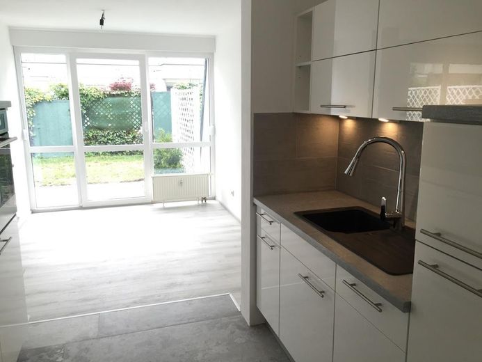 2,5 Zi.-Terrassenwohnung m. Garten (incl. Küche) + feste Tiefgarage in Forchheim/Nähe Bhf. – Küche 