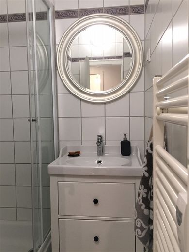 Modern, Stilvoll, saniert - zwei Loggien, EBK, Ankleideraum *ohne Provision – Gäste Bad