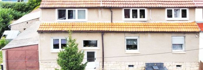 Viel Platz: Wohnen, Arbeiten und Leben: Familienhaus mit außergewöhnlichem Nebengelass in Kerspleben