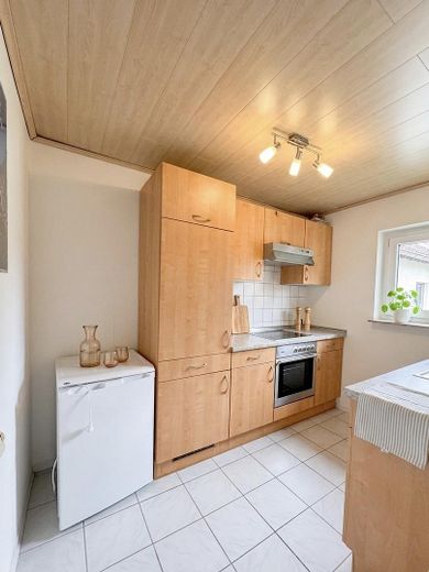 Lichtdurchflutete 2-Zimmer-Wohnung mit Balkon, modernem Bad & Top-Anbindung in Wiesbaden-Schierstein – Küche