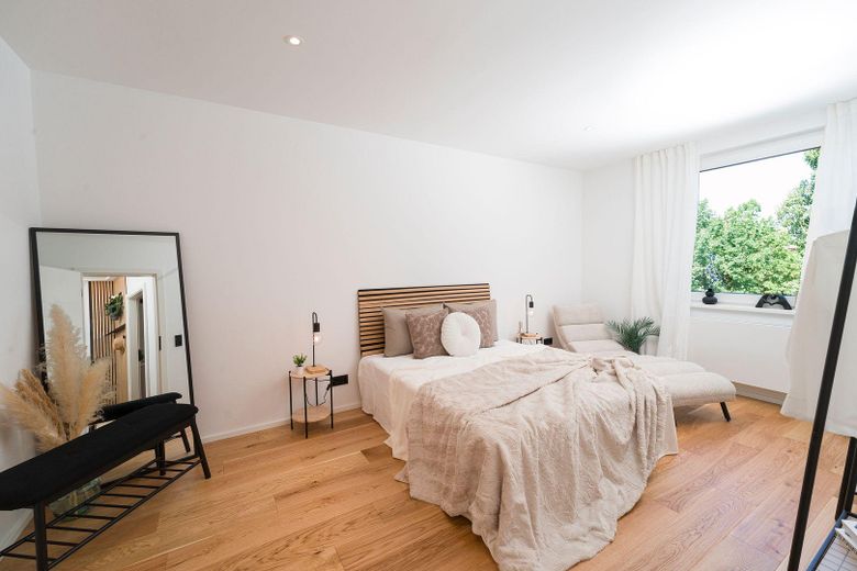 Primera ocupación tras una renovación de alta calidad – moderno piso de 3 habitaciones con balcón orientado al sur – Schlafzimmer