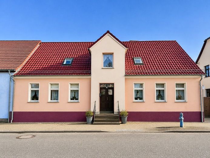 HORN IMMOBILIEN ++ großes Einfamilienhaus in Brüssow bei Löcknitz – Hausansicht