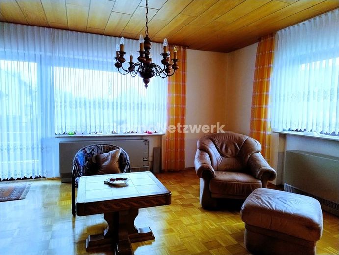 75015 Bretten - Ihr Traumhaus in Bretten-Gölshausen: Geräumig, hell und voller Möglichkeiten! – Wohnzimmer