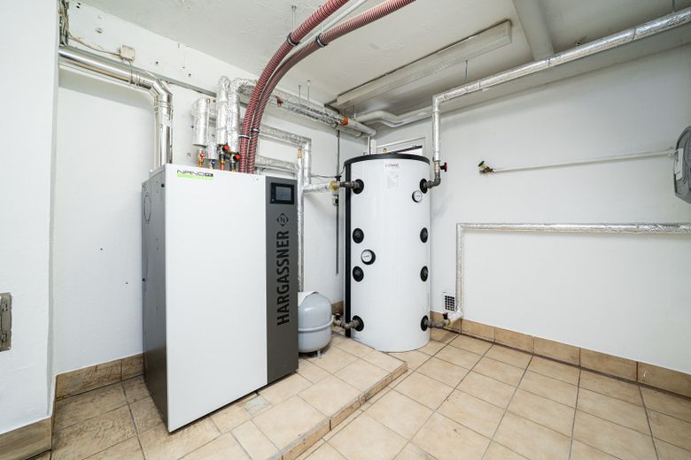 Großzügiges Familienhaus in Traumlage – Einliegerwohnung unterstützt die Finanzierung – Neue Pelletheizungsanlage