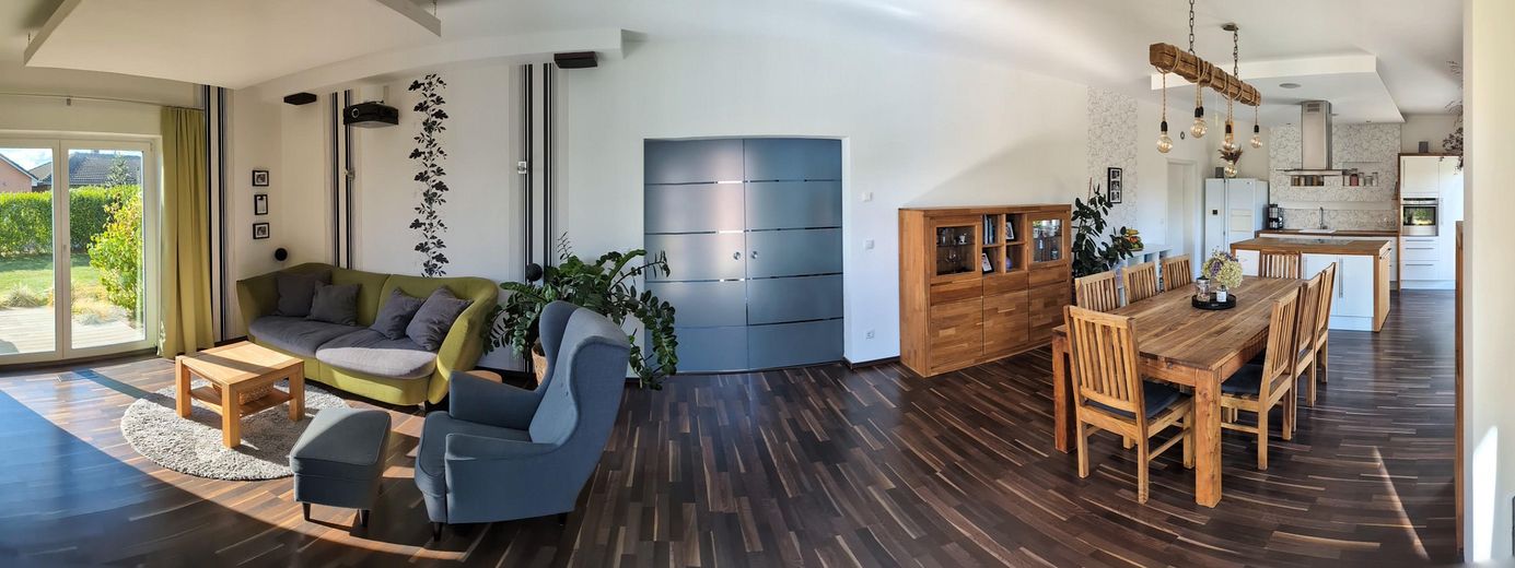 Architektenhaus (KfW 40)+ Extra Wohngebäude + Solar + Teich + Sauna – Panorama Wohn/Essbereich